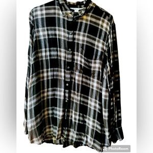 Xl button down Women’s Old Navy plaid shirt